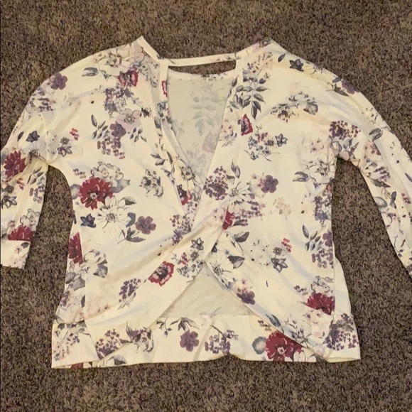 Flowered open back long sleeve shirt - Picture 2 of 2